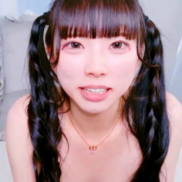 【無修正エロライブチャット】巻髪ロングツインテ合法ロリ女子顔出し宣言エロチャット！あーっと喘ぎ棒状おもちゃ挿入で感じまくるぞ！推定Ｄカップ美乳◎横画面◎